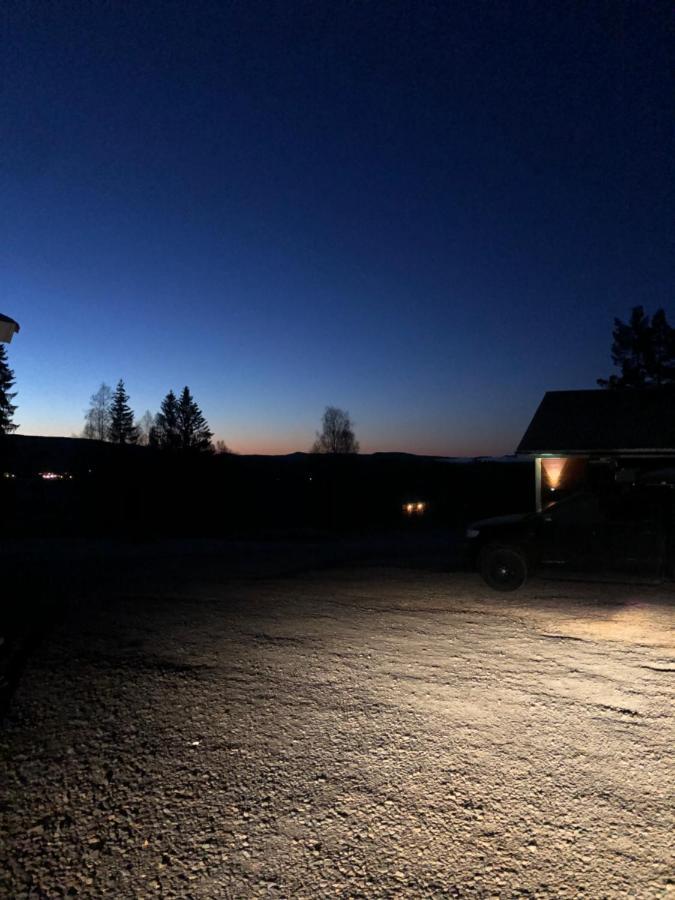 Mysig Timmerstuga Med Braskamin Naera Hovfjaellet トーシュビュー エクステリア 写真